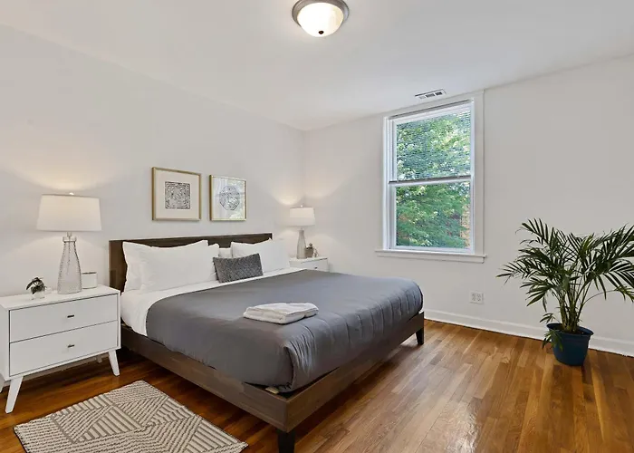 Newly Updated Vintage 6 Bedroom Single Family Home * Chicago